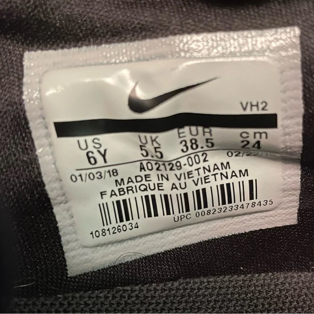 Nike Rainbow Shoes Youth size 6 ( size 8 in Women’s) - Picture 4 of 4